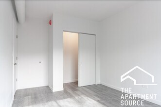 1704 W Glenlake Ave in Chicago, IL - Building Photo - Building Photo