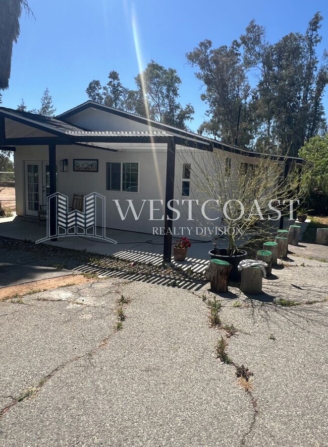 35975 Glen Oaks Rd in Temecula, CA - Building Photo - Building Photo