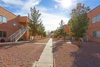 Lamont Square in Las Vegas, NV - Foto de edificio - Building Photo