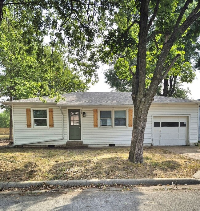 property at 138 N Rechow Ave