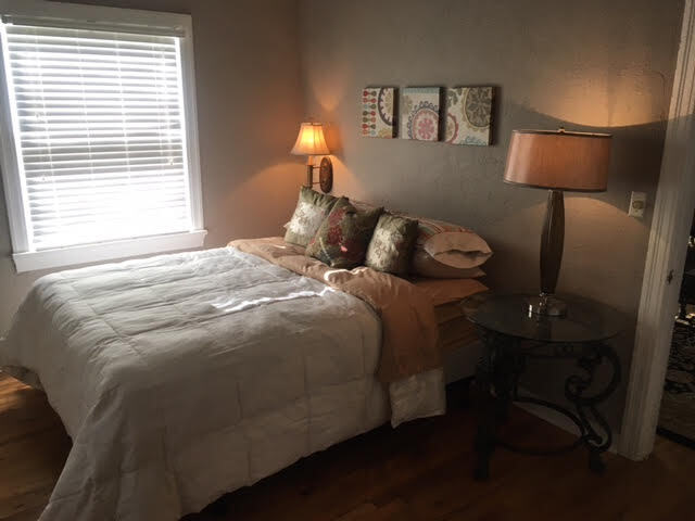 413 S Webster Ave, Unit 2 in Norman, OK - Foto de edificio - Building Photo