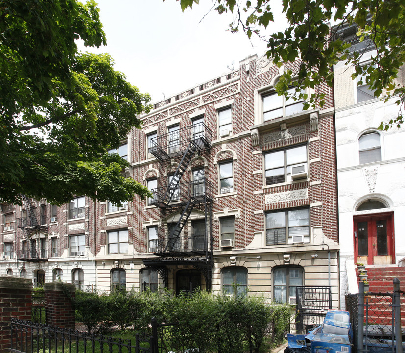 925 Saint Marks Ave in Brooklyn, NY - Building Photo