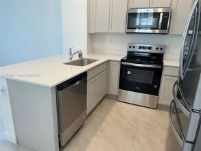 822 SW 11th Ter in Florida City, FL - Building Photo - Building Photo