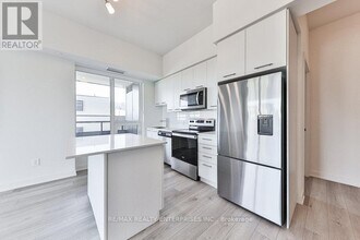 385-385 Winston Rd in Grimsby, ON - Building Photo - Building Photo