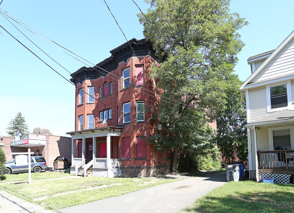 314 Sargeant St in Hartford, CT - Foto de edificio