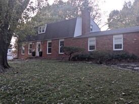 1306 Marion Dr in Neosho, MO - Building Photo