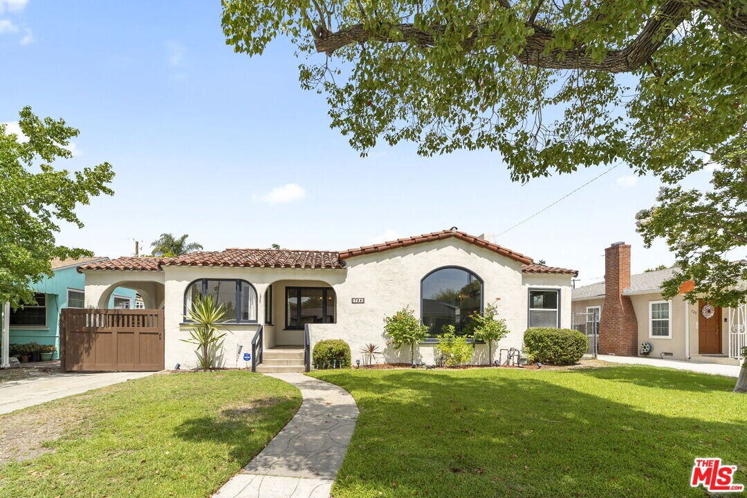 724 N Lincoln St in Burbank, CA - Building Photo