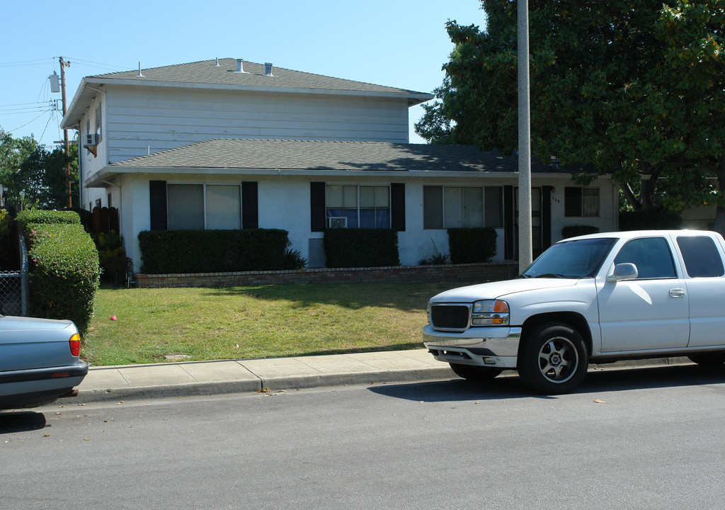 669 Azara Pl in Sunnyvale, CA - Foto de edificio