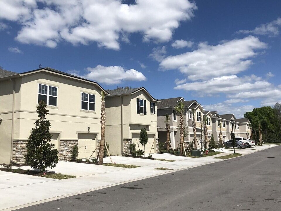 6117 Grand Sonata Ave in Lutz, FL - Building Photo