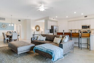 12043 Hawthorn Lake Dr-Unit -ID1248090P in Ft. Myers, FL - Foto de edificio - Building Photo