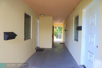5881 NE 18th Ave in Fort Lauderdale, FL - Building Photo - Building Photo