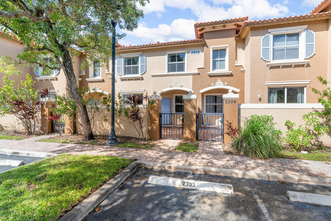 2913 Hidden Hills Rd in West Palm Beach, FL - Building Photo