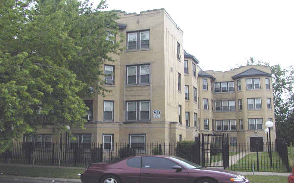 8143 S Ellis Ave in Chicago, IL - Foto de edificio - Building Photo