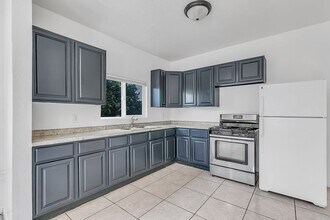 321 E 84th St in Los Angeles, CA - Building Photo - Building Photo