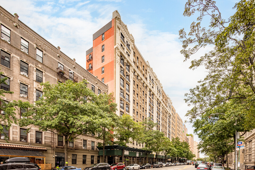 Amherst Cortlandt Condominiums in New York, NY - Foto de edificio