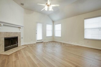 12116 Angel Food Ln in Fort Worth, TX - Building Photo - Building Photo