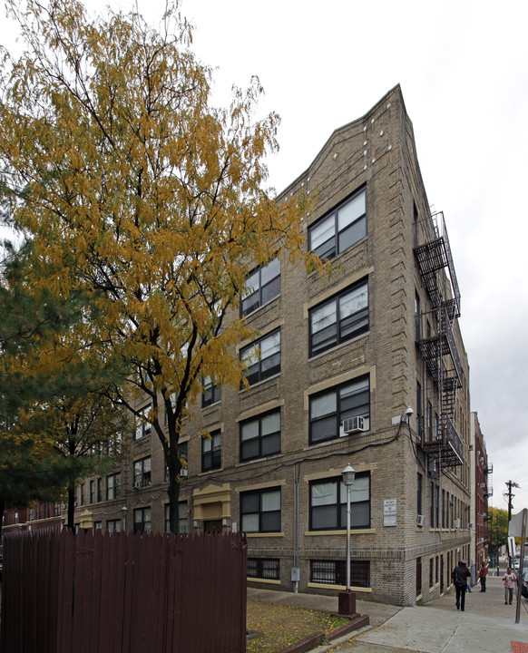 110 Van Wagenen Ave in Jersey City, NJ - Building Photo