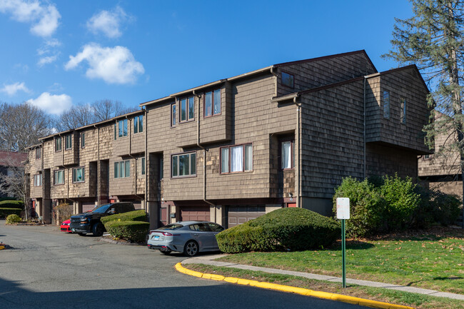 Hillside Village Condominiums in Hamden, CT - Building Photo - Building Photo