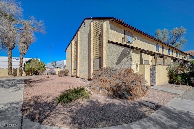 527 Kristin Ln in Henderson, NV - Building Photo - Building Photo