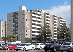 Geneva On The Park Condominiums in St Catharines, ON - Building Photo