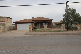 456 Passmore Rd in Socorro, TX - Building Photo