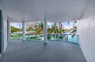 7914 Harbor Island Dr in North Bay Village, FL - Building Photo