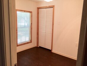 688 Martindale Rd in San Marcos, TX - Foto de edificio - Building Photo