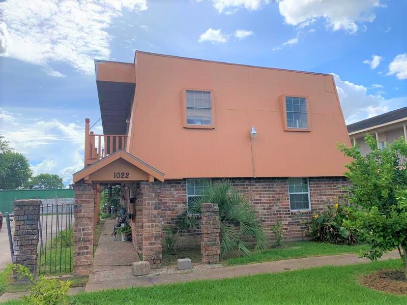 1022 W Village Ct in Pasadena, TX - Building Photo