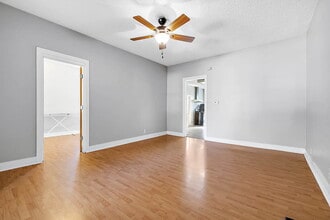 773 E New York St in Aurora, IL - Building Photo - Building Photo