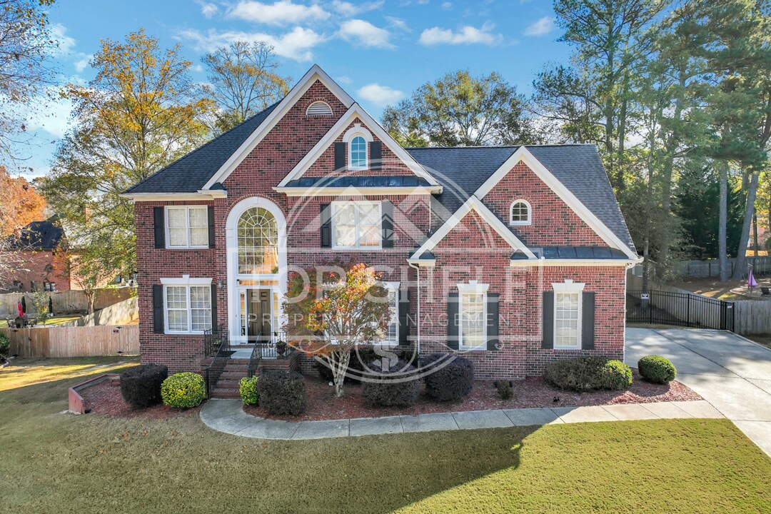 127 Tara Blvd in Loganville, GA - Building Photo