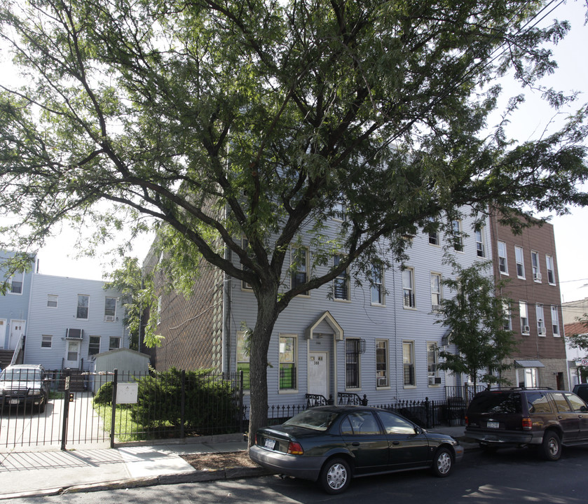 388 Harman St in Brooklyn, NY - Foto de edificio