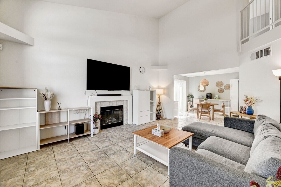 8409 Blazing Sun Ave in Las Vegas, NV - Building Photo