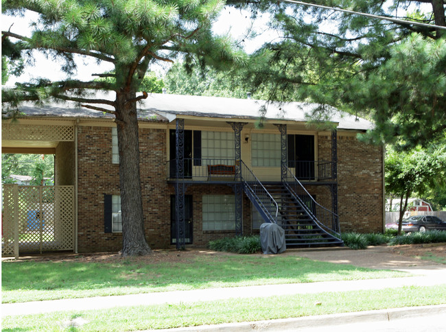 Raleigh Pines Apartments in Memphis, TN - Building Photo - Building Photo