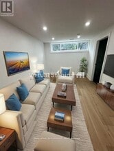 12 Kemano Rd in Aurora, ON - Building Photo - Building Photo