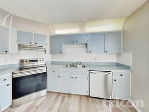 1203 70th Dr E in Sarasota, FL - Building Photo - Building Photo