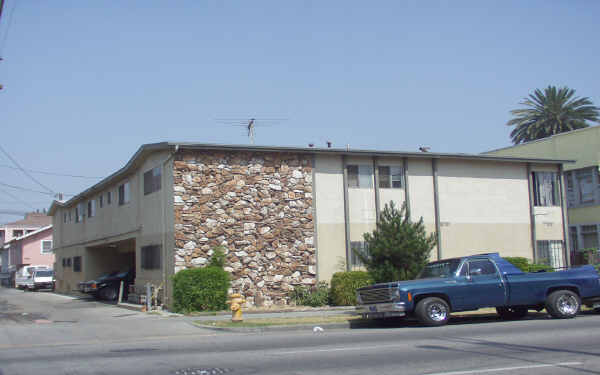 727 E 7th St in Long Beach, CA - Building Photo - Building Photo