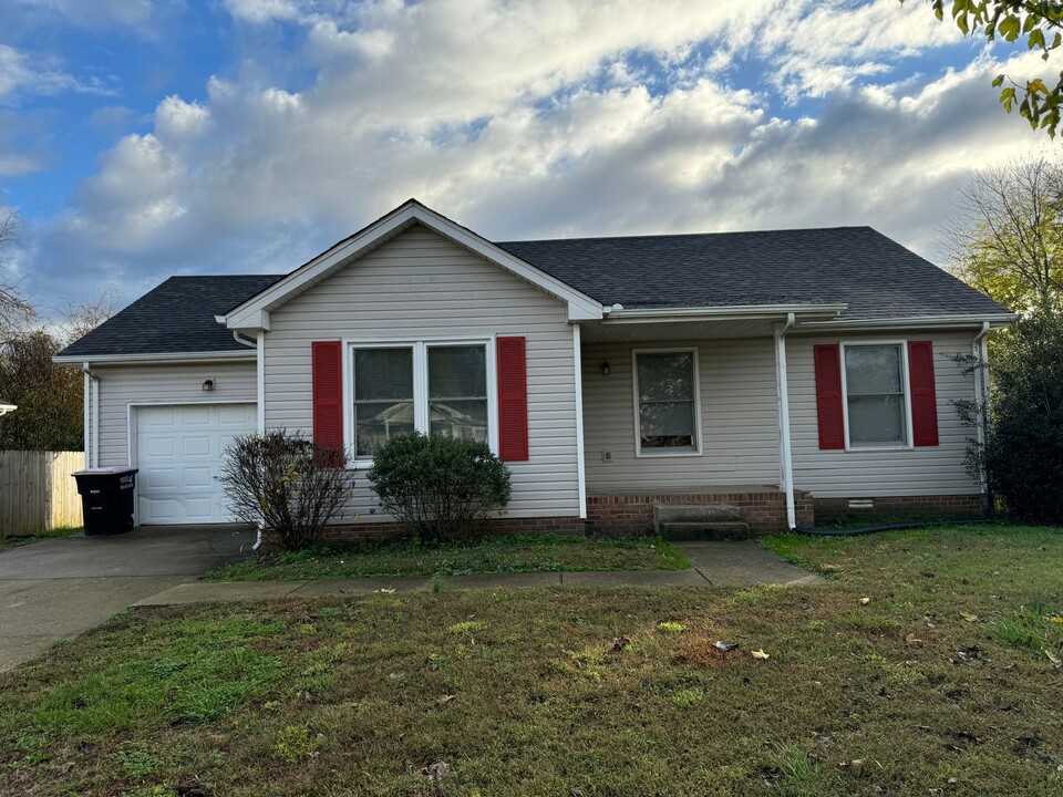 3208 Tabby Dr in Clarksville, TN - Building Photo