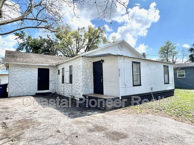 8307 N Semmes St in Tampa, FL - Building Photo - Building Photo