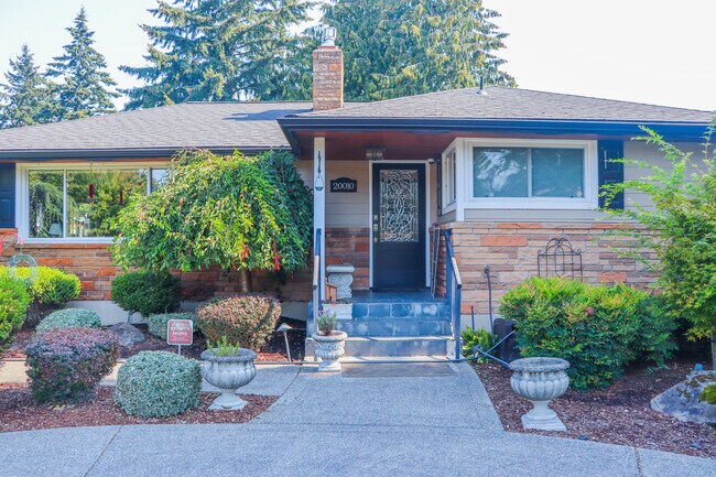 20010 Marine View Dr SW, Unit Basement Apartment in Normandy Park, WA - Foto de edificio - Building Photo
