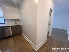 11 Peterborough St, Unit 11 in Boston, MA - Building Photo - Building Photo