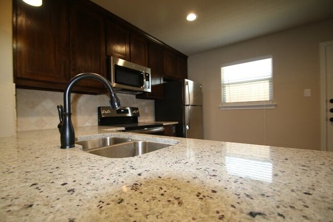 1301 White Sand Dr in Azle, TX - Building Photo - Building Photo