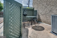 210 N Montford Ave photo'