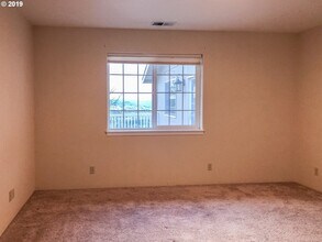 827 Old Garden Valley Rd in Roseburg, OR - Building Photo - Building Photo