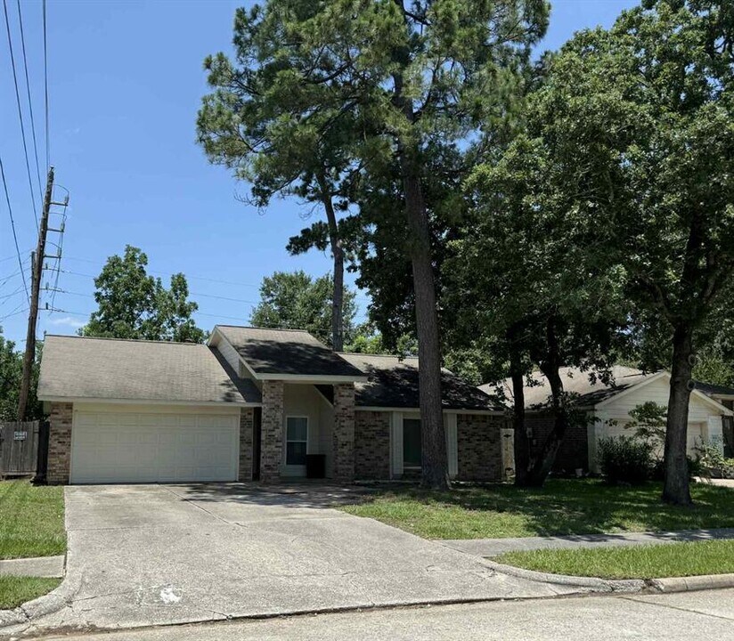 5014 Fox Hollow Blvd in Spring, TX - Foto de edificio