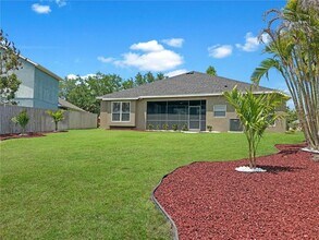6817 Cromwell Garden Dr in Apollo Beach, FL - Building Photo - Building Photo