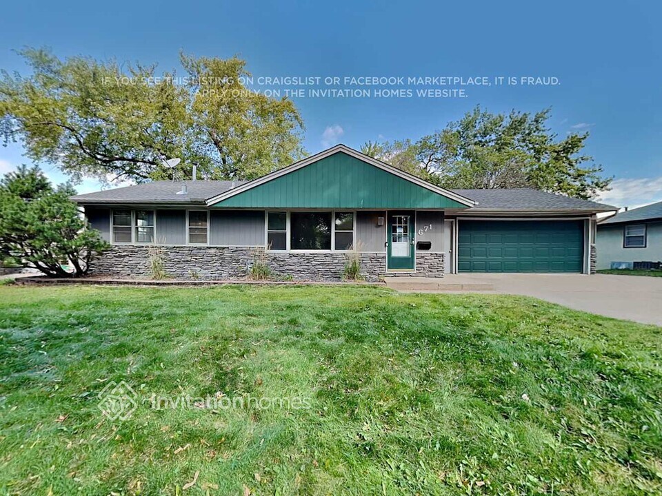 671 Helene Pl NE in Fridley, MN - Building Photo