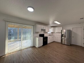 5522 Crystal Valley St in San Antonio, TX - Foto de edificio - Building Photo