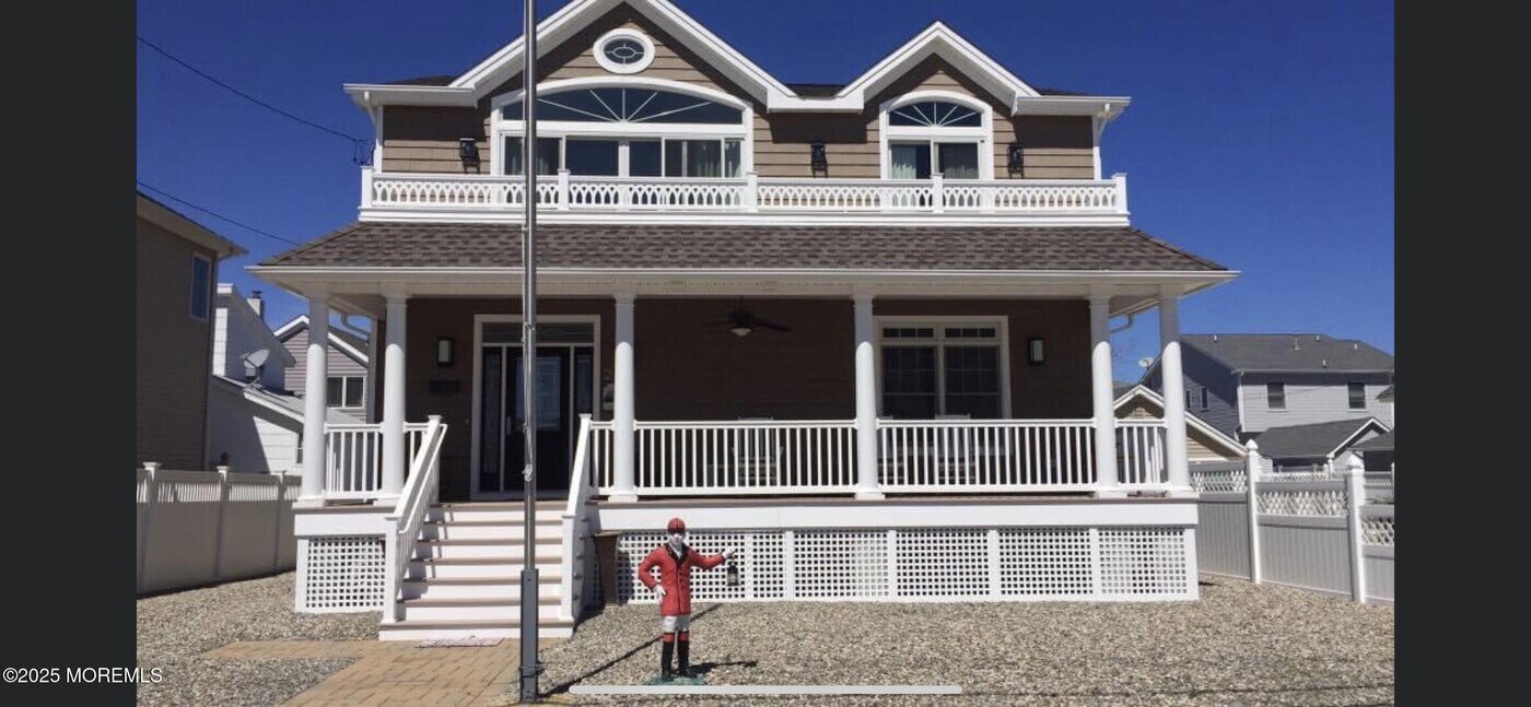 23 White Ave in Lavallette, NJ - Building Photo