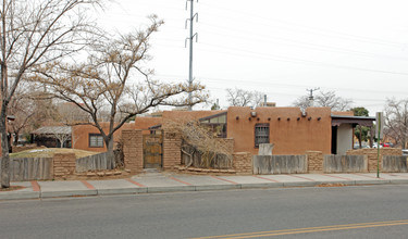 617 Edith Blvd NE in Albuquerque, NM - Building Photo - Building Photo