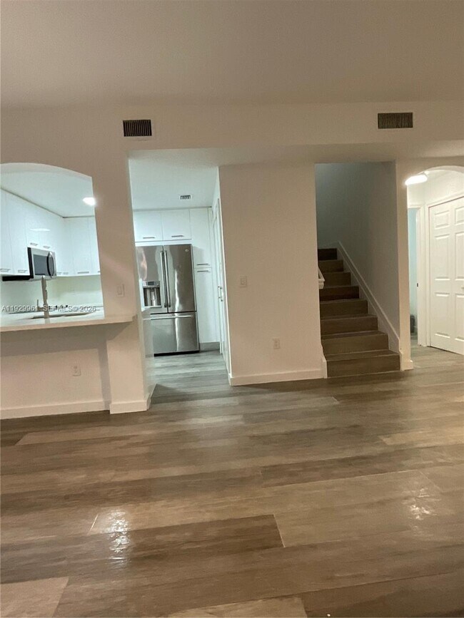 11411 NW 60th St in Doral, FL - Building Photo - Building Photo